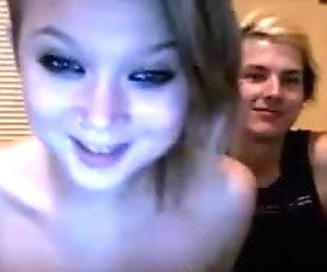 young teen expose in cam and suck boyfriend