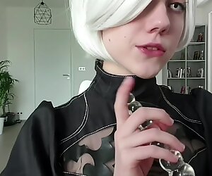 Nier: 2b bedeckt mit milch kaum masturbiert - teenie cosplay bust