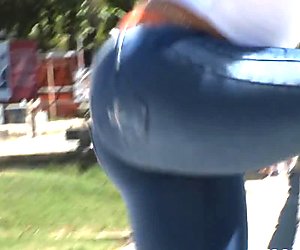 Bootylicious beauty shakes her fat ass 