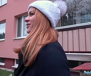 Agen Publik Rusia Kepala Merah Membawa Uangs untuk ROMP