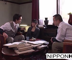 Japon Sekreter Yalama, Ofiste'deki onun patronu