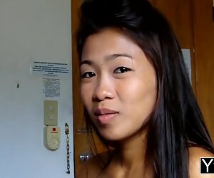 Gorgeous Thai girl shows her stunning blowjob skills