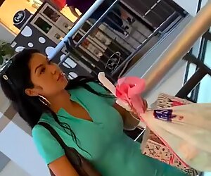 Fett Arsch Latina Milf kirchte am Einkaufszentrum offen
