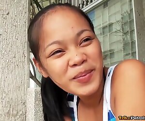 Obraznice asiatic tanara has her pizdă strâmtă uns cu crema by turist