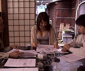 Ο Μάο Χαμασάκι αποφασίζει να αυνανιστεί στο παραδοσιακό δωμάτιο γιαπωνέζα