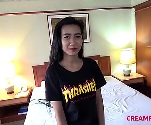 Japansk mann krempaier thai jente i usensurert sex video