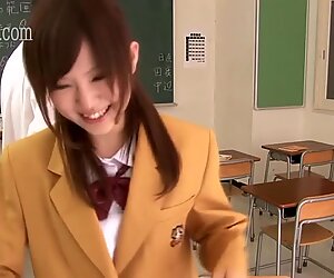 Japansk Cutie Kåt för en Stor Kuk efter skolan